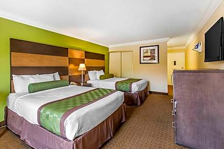 2 Queen Beds