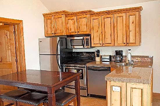 Stone Canyon Inn