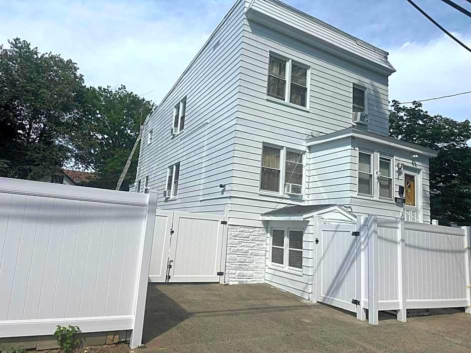 Divine Villa Guest House Harper Ave EWR AIRPORT PENN STATION NY NJ