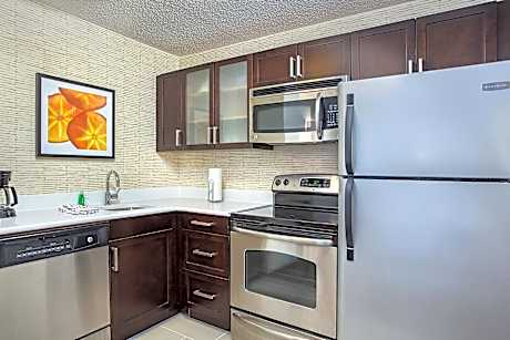 2 Bedroom Suite, Bedroom 1: 1 Queen, Bedroom 2: 1 Queen, Sofa Bed, Fireplace