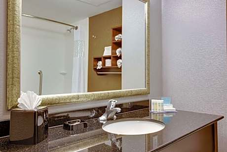 Queen Room with Two Queen Beds - Hearing Access/Non-Smoking