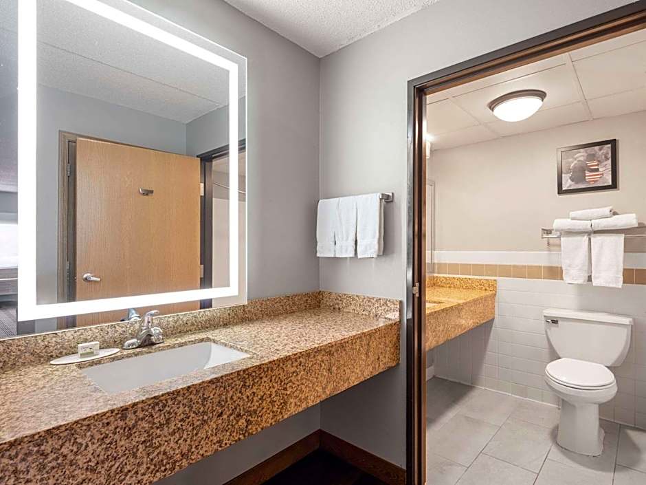 AmericInn by Wyndham Shakopee Near Canterbury Park