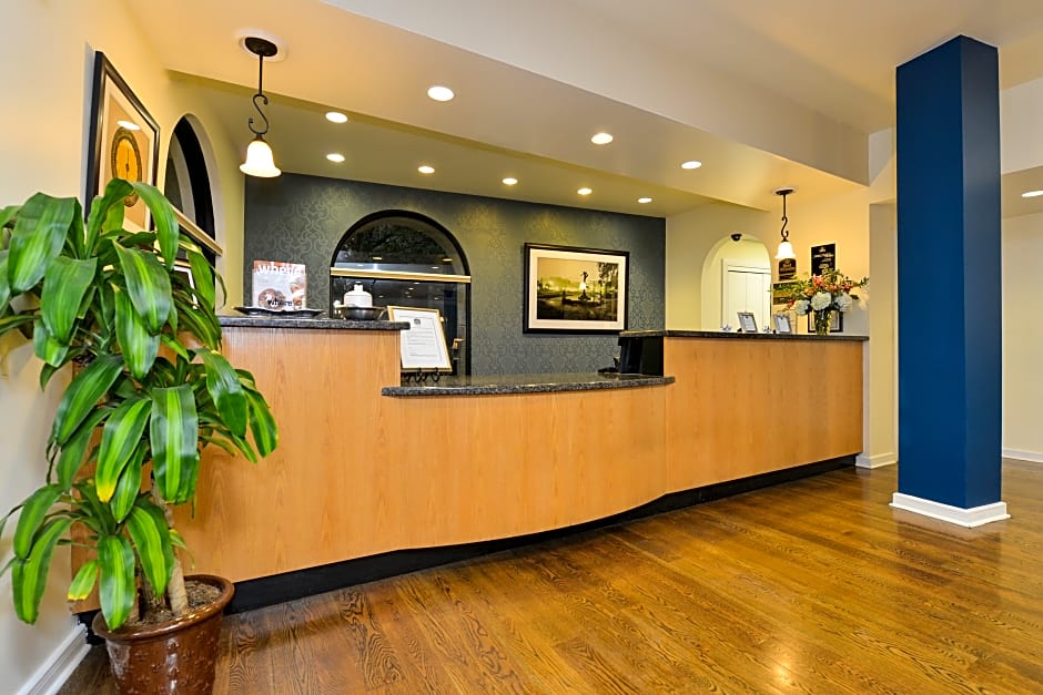 St Charles Inn, Superior Hotel