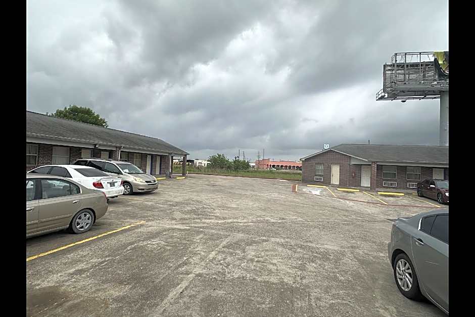 Travel Inn By OYO La Marque Texas City I-45