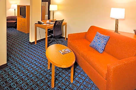 1 Bedroom 2 Room Suite, 1 King, Sofa Bed, Corner Room, Top Floor