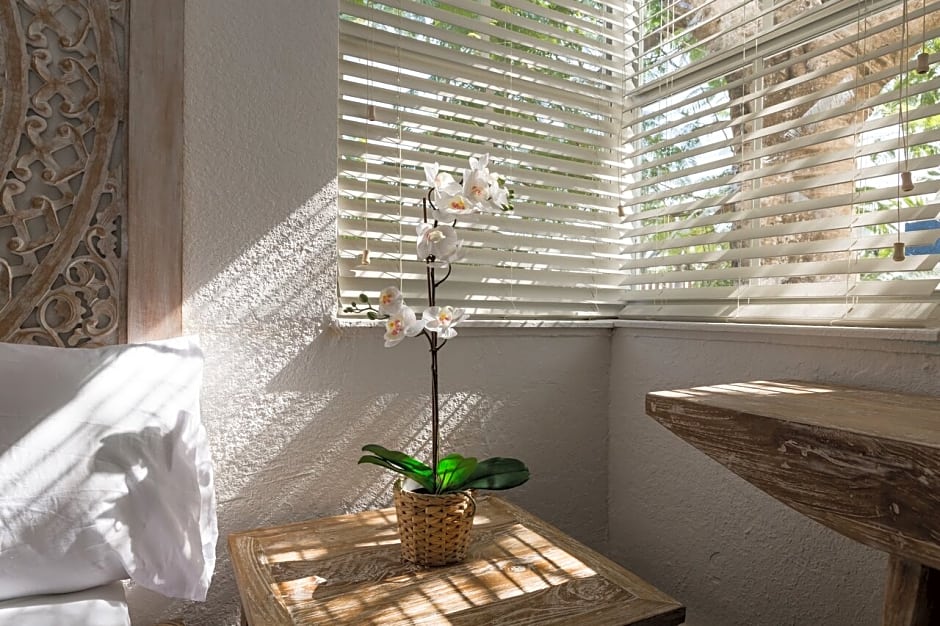 Treehouse Studio Hotel