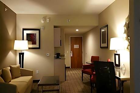 Standard Queen Room with Two Queen Beds and Mobility Accessible Tub