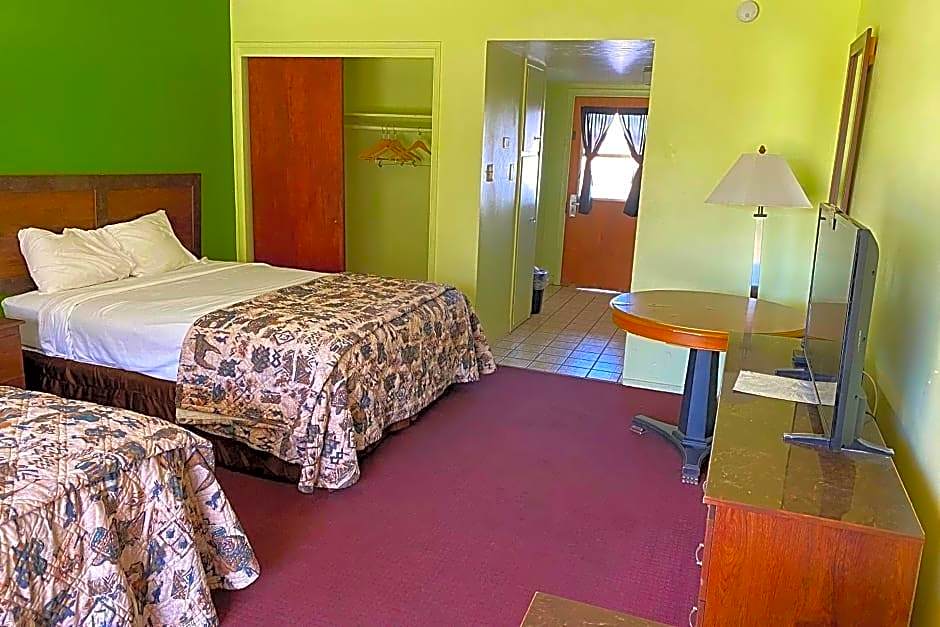 Desert Grove Inn and Suites