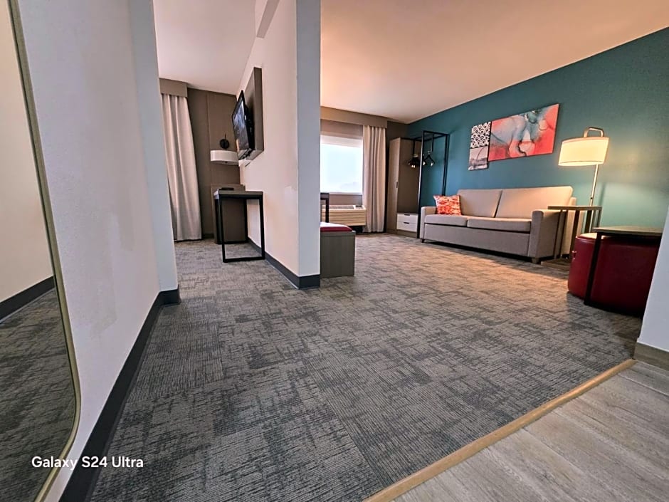 Comfort Inn & Suites