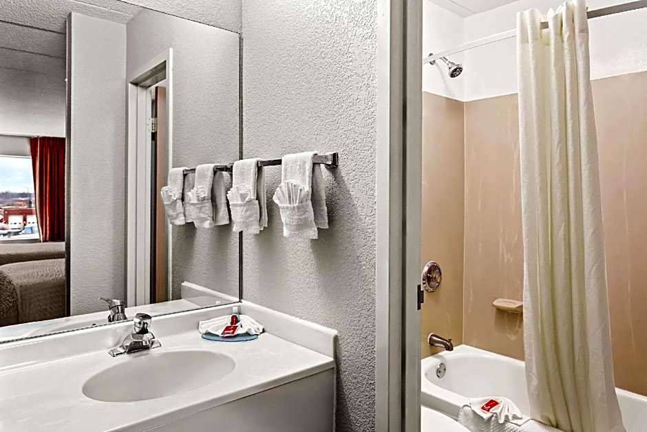 Econo Lodge Willowbrook