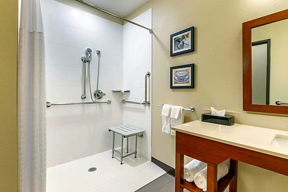 Comfort Inn & Suites
