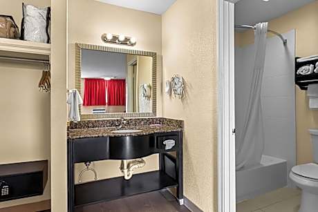 Queen Room with Two Queen Beds - Non Smoking