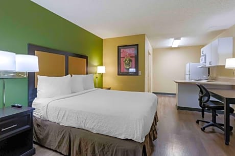 Studio with 1 King Bed - Non-Smoking