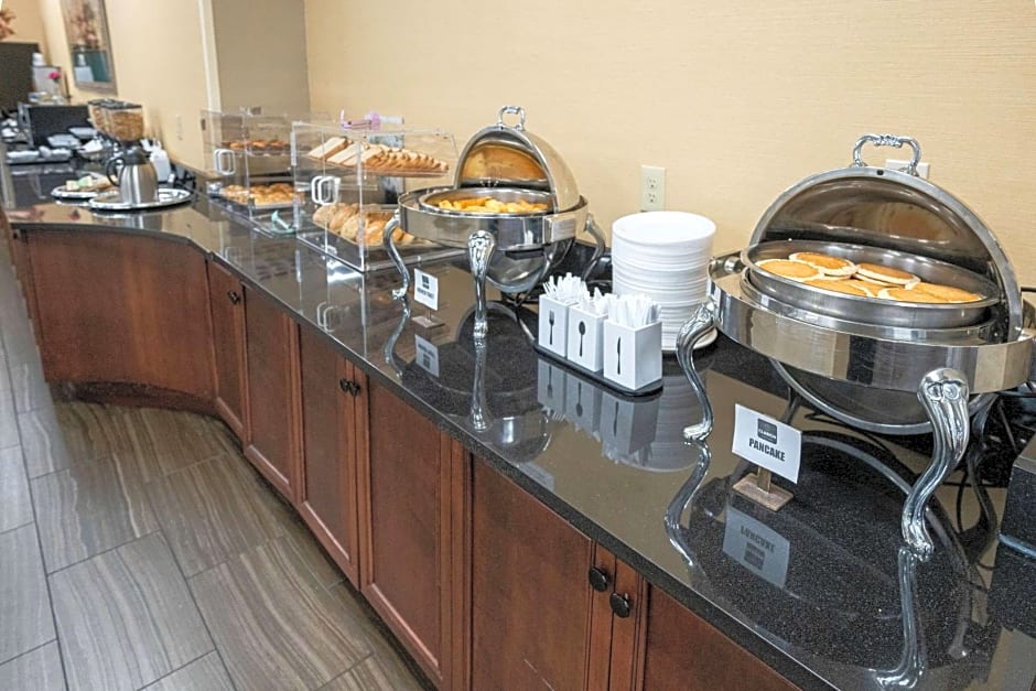 Clarion Hotel Detroit Metro Airport