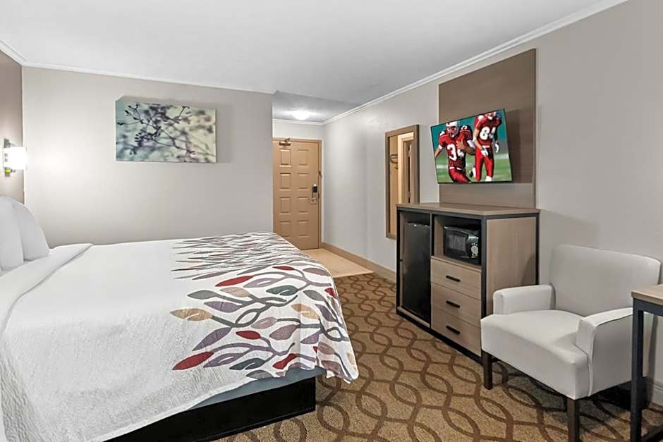 Red Roof Inn & Suites Lexington - Hamburg