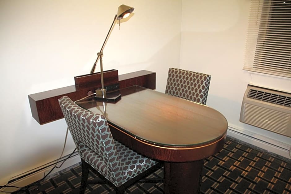 Bedford Plaza Hotel
