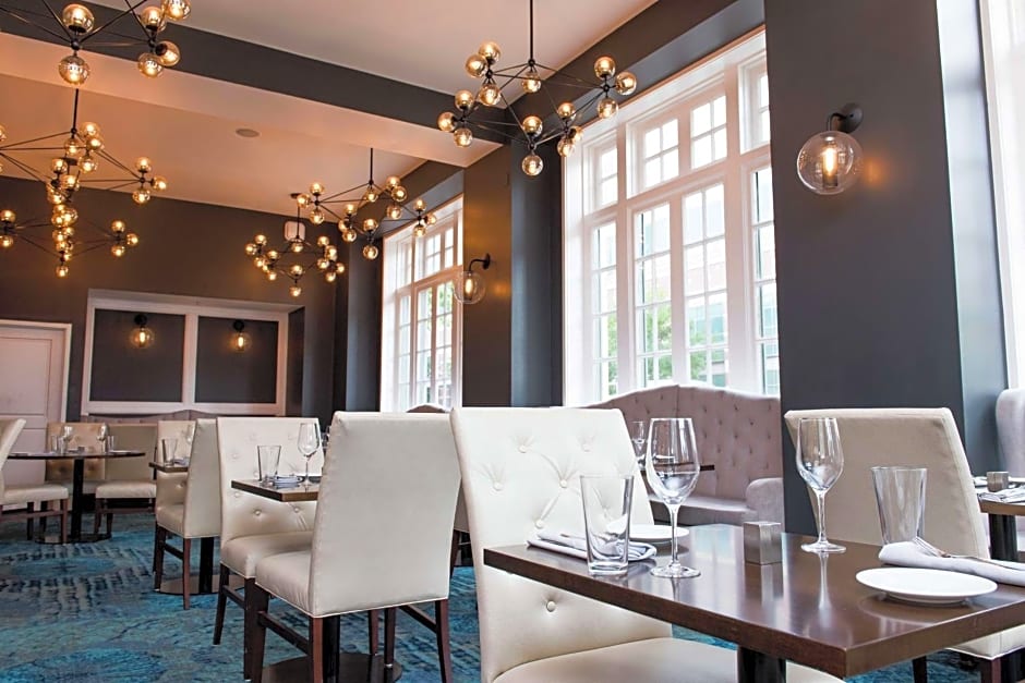 Redmont Hotel Birmingham - Curio Collection by Hilton