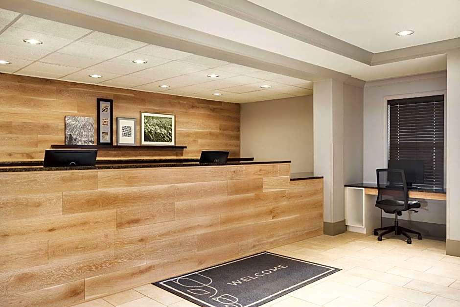 Country Inn & Suites by Radisson, St. Cloud East, MN