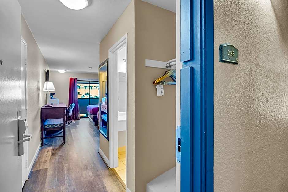 Bay Breeze Inn