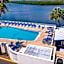 TAMPA BAY, BEACH step away, WIFI, FREE PARKING,POOLS, JACUZZI
