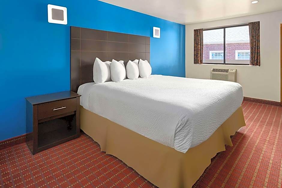 Travelodge by Wyndham Manhasset