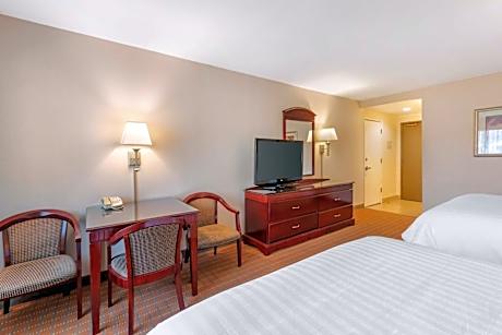 Queen Room with Two Queen Beds and Roll-In Shower - Disability Access