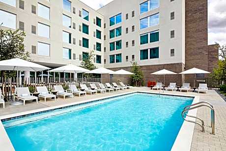 AC Hotel by Marriott Phoenix Biltmore