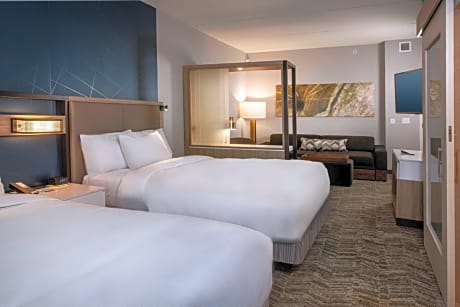 Suite with 2 Queen Trundle Beds