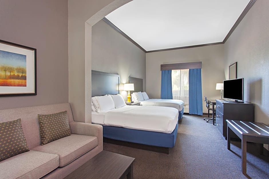 Holiday Inn Express Wharton Hotel