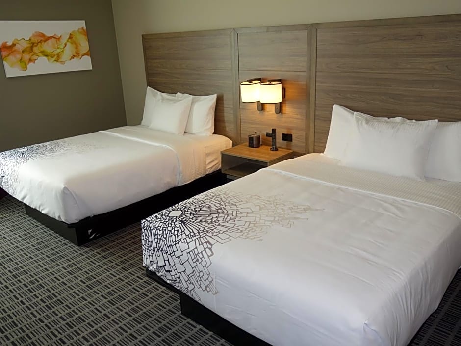 La Quinta Inn & Suites by Wyndham San Antonio Alamo City