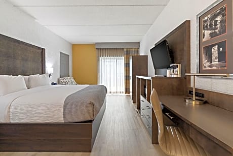 Deluxe King Room - Non-Smoking
