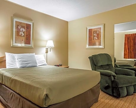 Queen Room - Disability Access/Non-Smoking