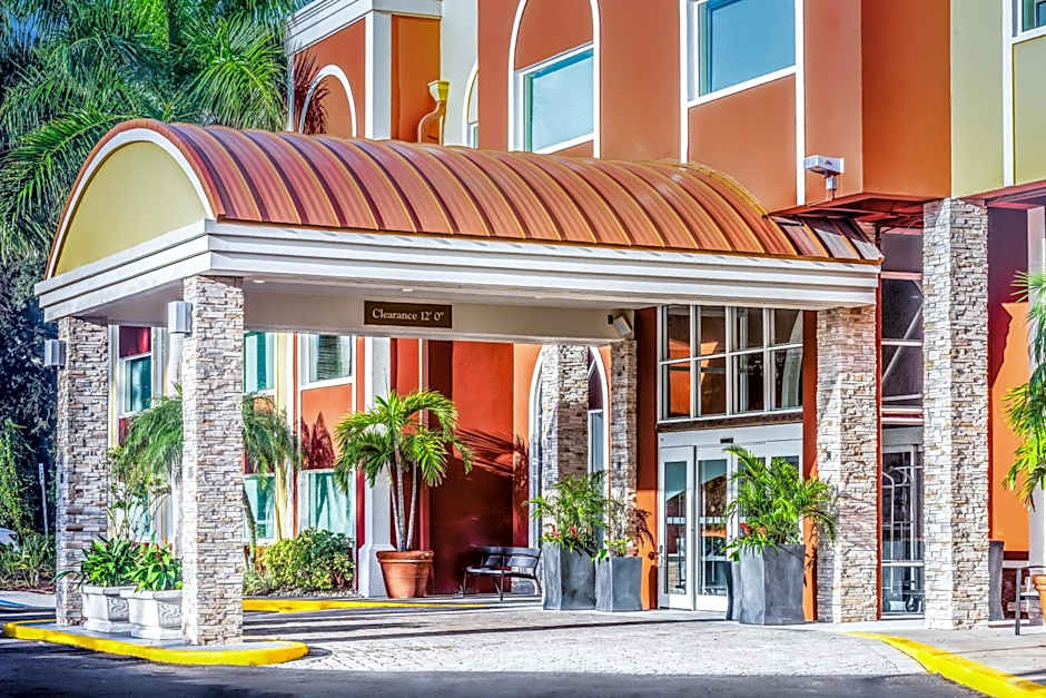 Holiday Inn Express Hotel & Suites Bradenton West