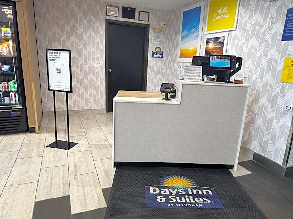 Days Inn & Suites by Wyndham Wausau