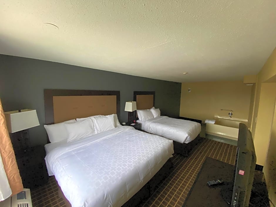 Days Inn & Suites by Wyndham Norton Shores/Muskegon