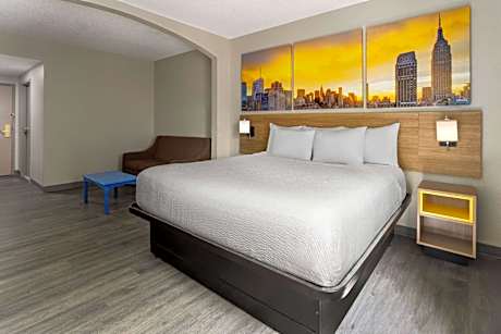 Deluxe King Suite with Sofa Bed - Non-Smoking