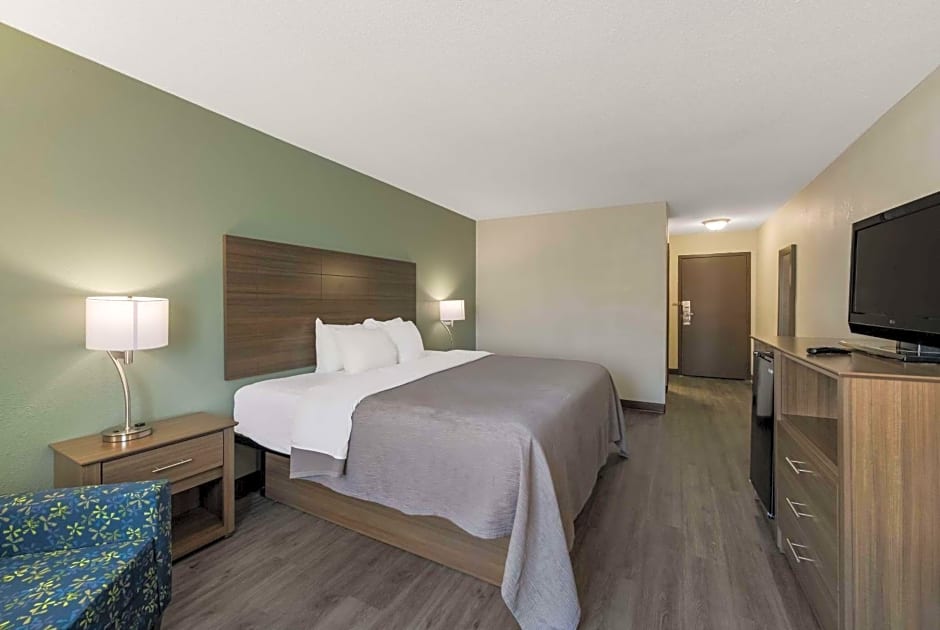 Quality Inn Airport