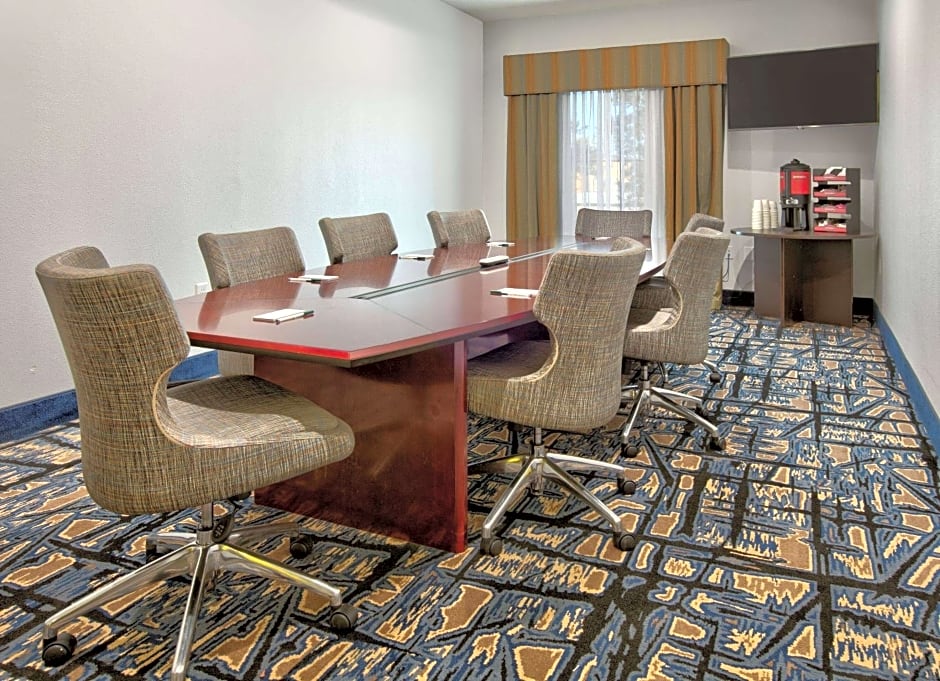 La Quinta Inn & Suites by Wyndham Lubbock Southwest