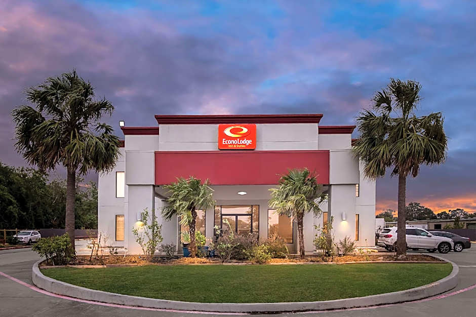 Econo Lodge Inn & Suites
