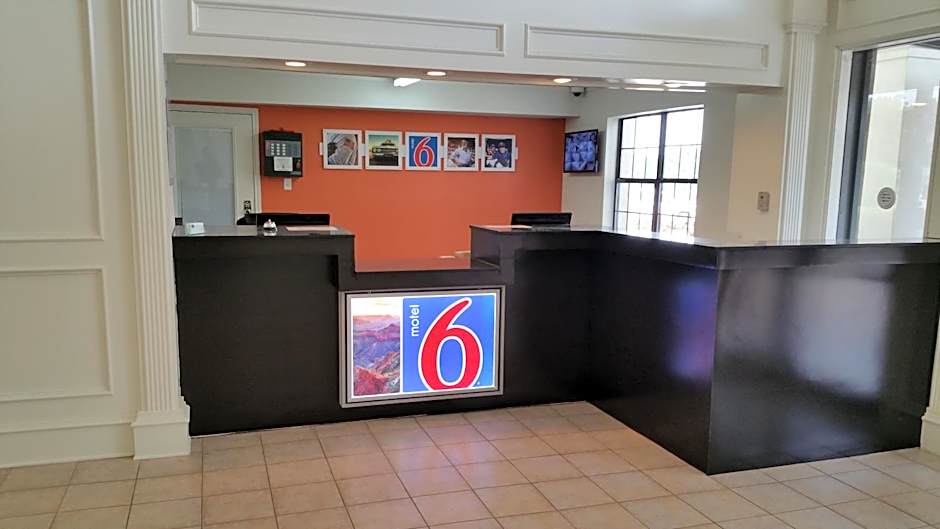 Motel 6-Palestine, TX