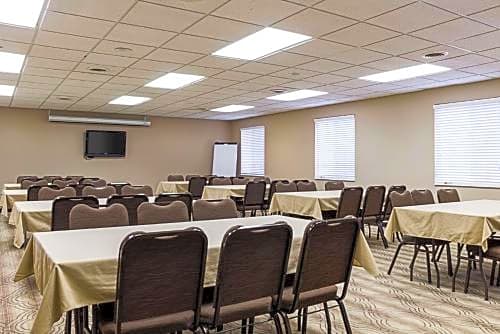 MainStay Suites Fargo