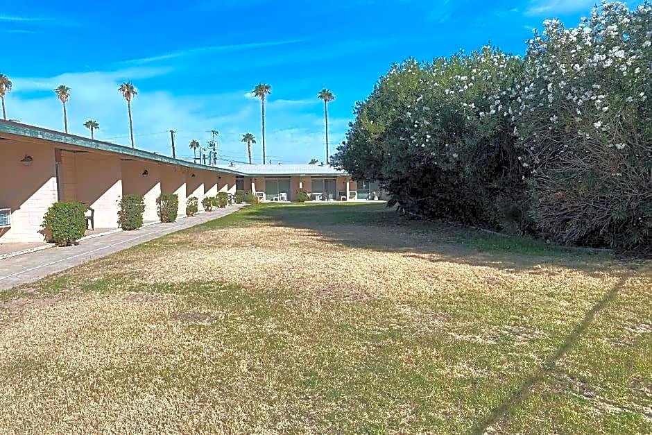 Desert Grove Inn and Suites