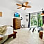 DOWNTOWN Hawaiian Theme Condo with Hot Tub, Pool & Beach - Kona Islander Inn