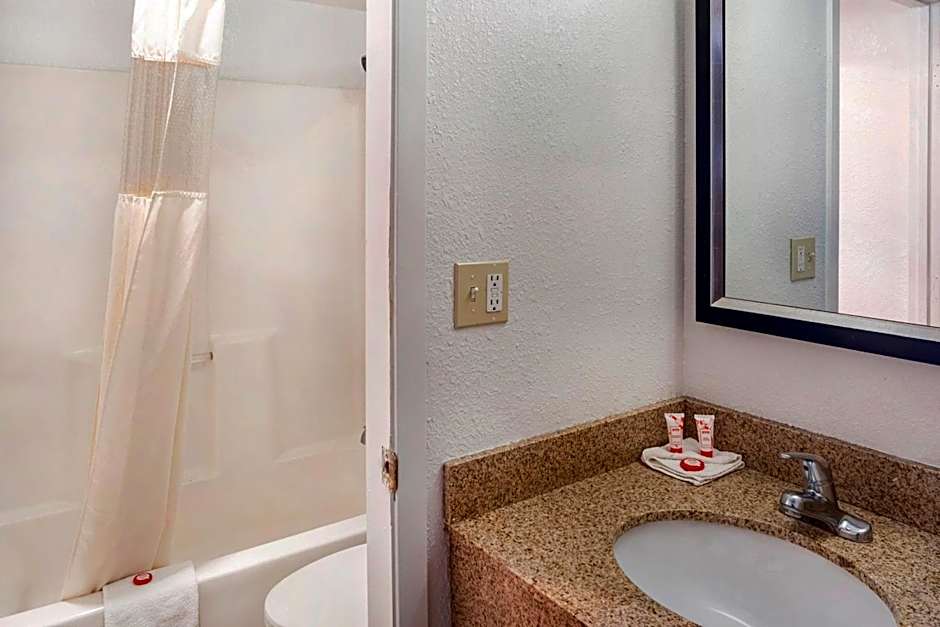 OYO Townhouse Dodge City KS