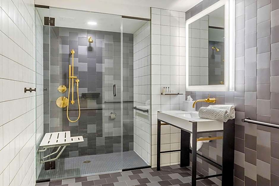 Cambria Hotel Boston Downtown-Seaport