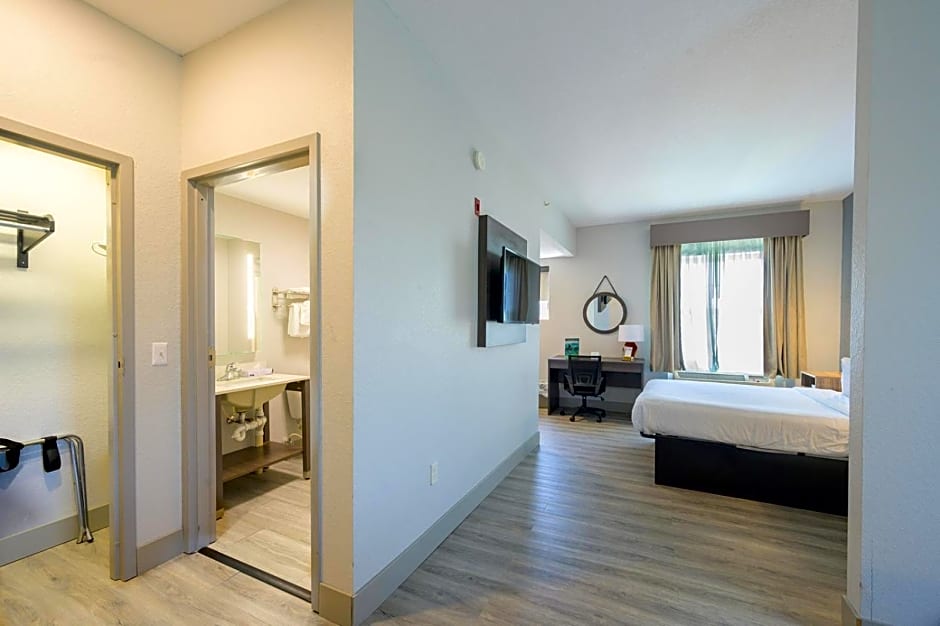 Hawthorn Extended Stay by Wyndham Panama City Beach