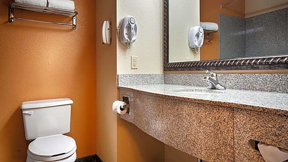 Best Western Plus Bass Hotel & Suites