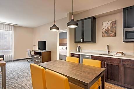 One-Bedroom Suite with Two Queen Beds and Sofa Bed - City View