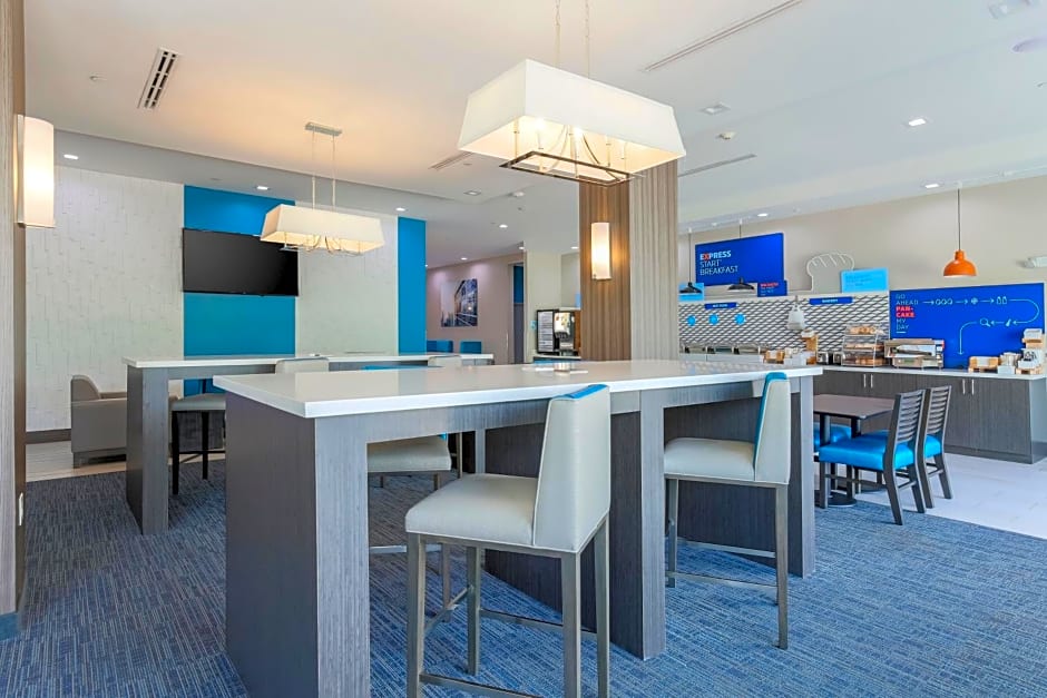 Holiday Inn Express & Suites Houston - Hobby Airport Area
