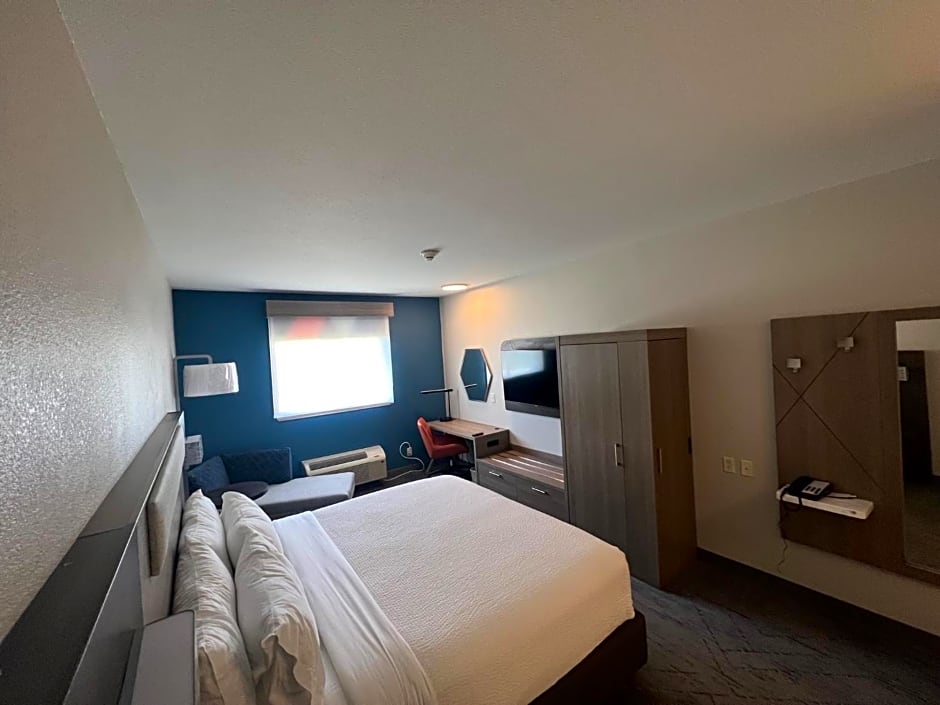 Holiday Inn Express - Wichita North - Park City, an IHG Hotel
